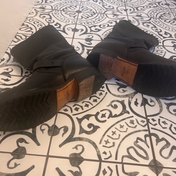 Frye Veronica Short - Picture 4 of 5